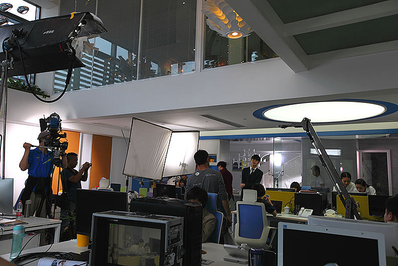 公司宣传片拍摄什么状况下较为合适手动式聚焦(图1) 深圳宣传片拍摄的剧情照片