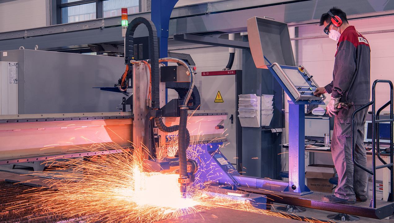 如何更专业的拍摄工厂宣传片?(图1) 广告宣传片拍摄